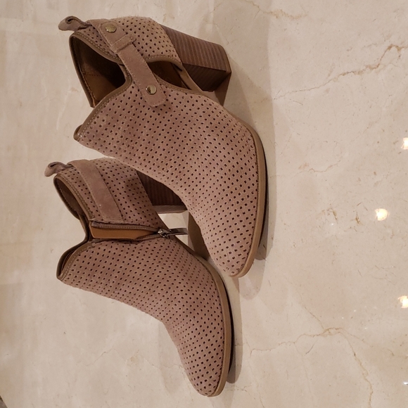 Like New Franco Sarto Grey/Taupe-Tan Suede Bootie - Picture 3 of 7